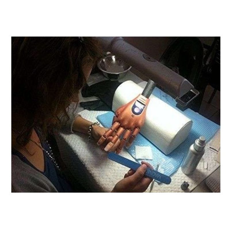 Mano finta pratica ricostruzione unghie nail art estetista snodata con tips