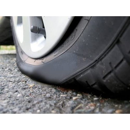 BOMBOLETTA SPRAY GONFIA E RIPARA SIGILLA FORATURA GOMME PNEUMATICI DI AUTO MOTO