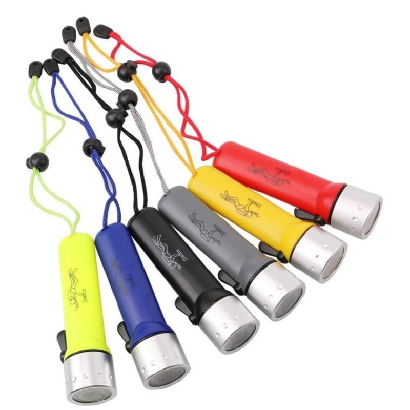 Generico TORCIA SUBACQUEA IMPERMEABILE LED 180 LUMEN CREE 40 metri ...