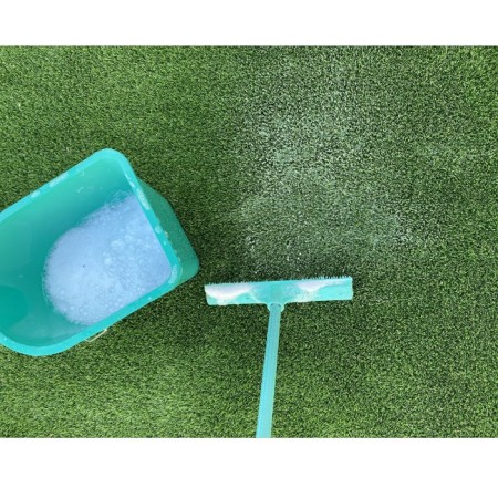 Detergente detersivo per pulizia prato sintetico erba finta artificiale 750ml