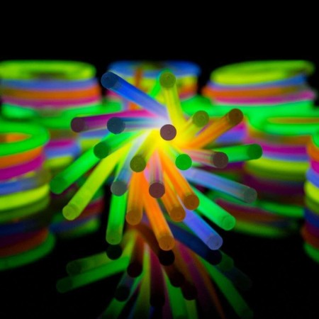 100 Braccialetti luminosi bracciali fluorescenti disco effetto DJ Star light