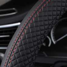 Coprivolante auto similpelle nero rosso universale antiscivolo diam. 37-40 cm